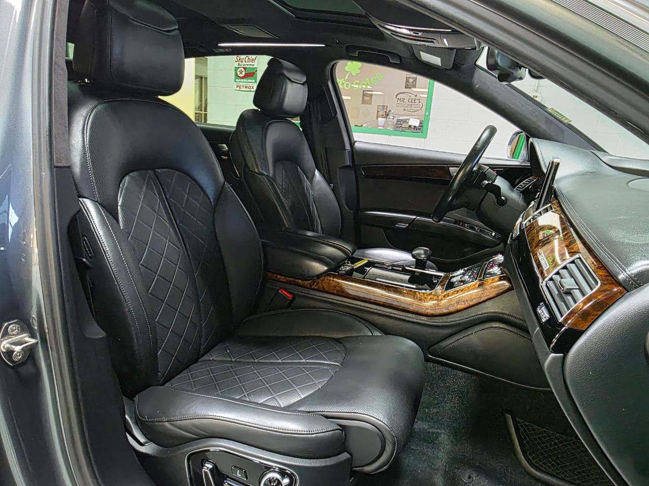 Used 2018 Audi A8 L 4.0T w/ Executive Package image 27