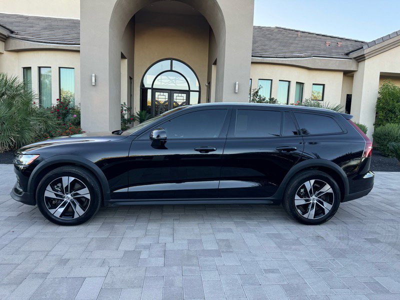 Used 2025 Volvo V60 B5 Cross Country Plus image 5