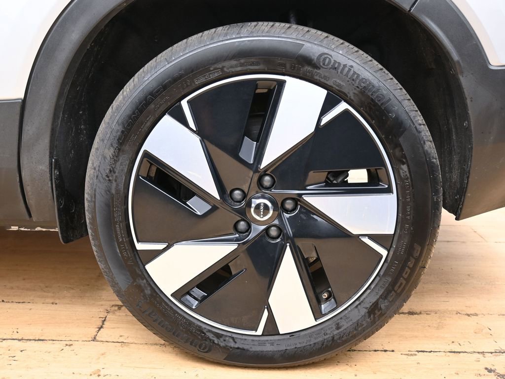 Used 2025 Volvo EX40 Core AWD/4WD image 15