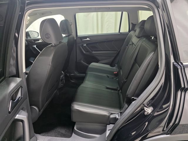 Certified 2023 Volkswagen Tiguan SE w/ Panoramic Sunroof Package image 28