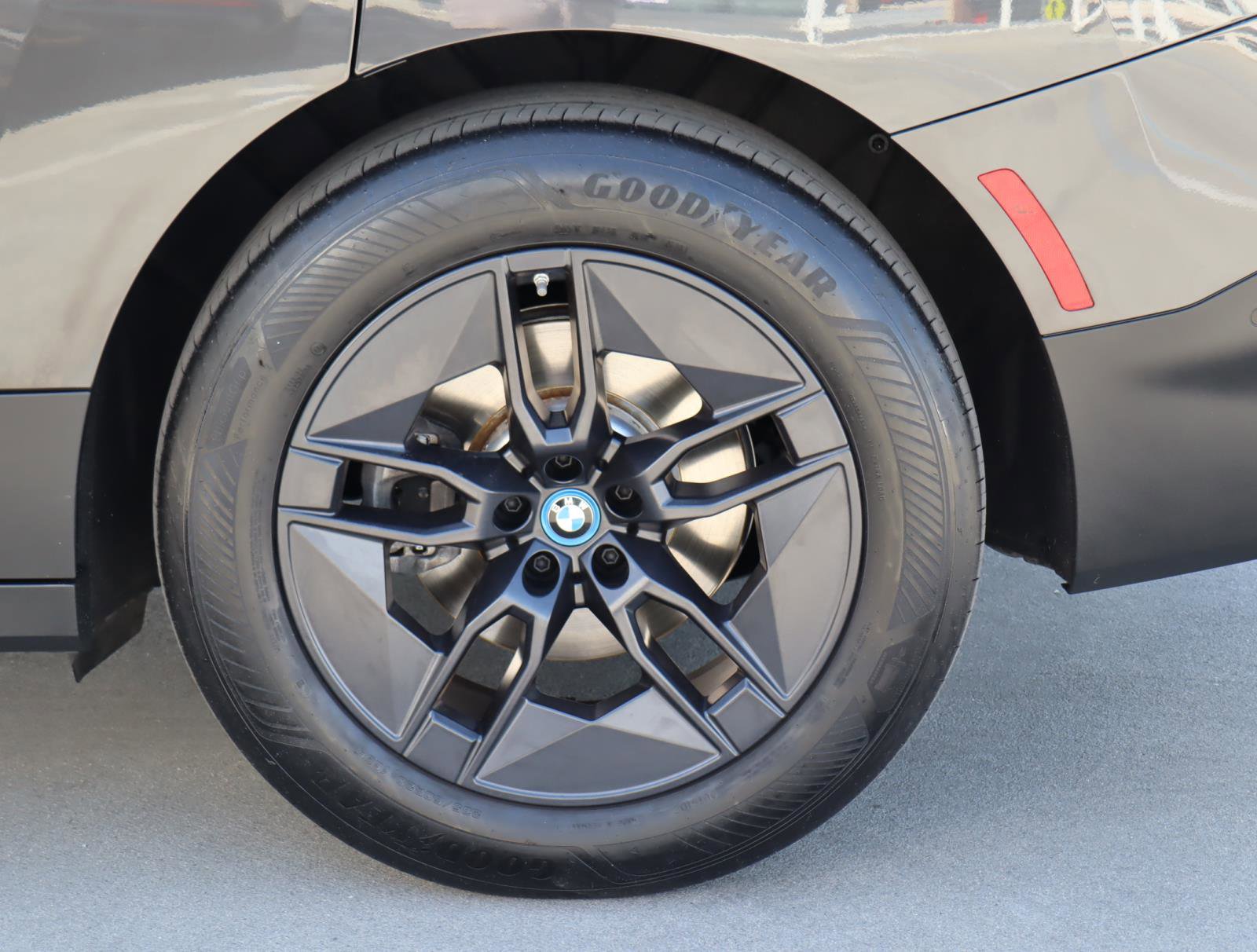 Used 2025 BMW iX xDrive50 image 8