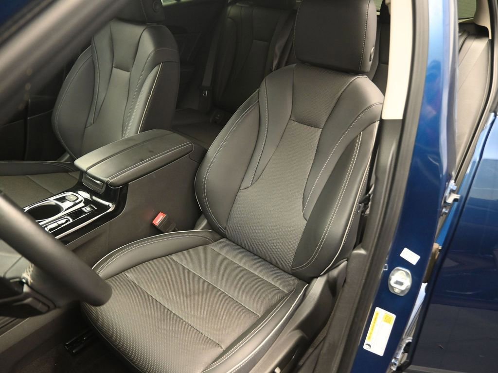 Used 2023 Buick Envision Essence image 11