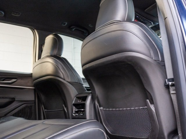 Used 2024 Jeep Grand Cherokee Limited w/ Black Appearance Package image 6