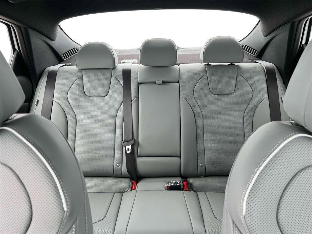 New 2025 Hyundai Elantra Limited image 16