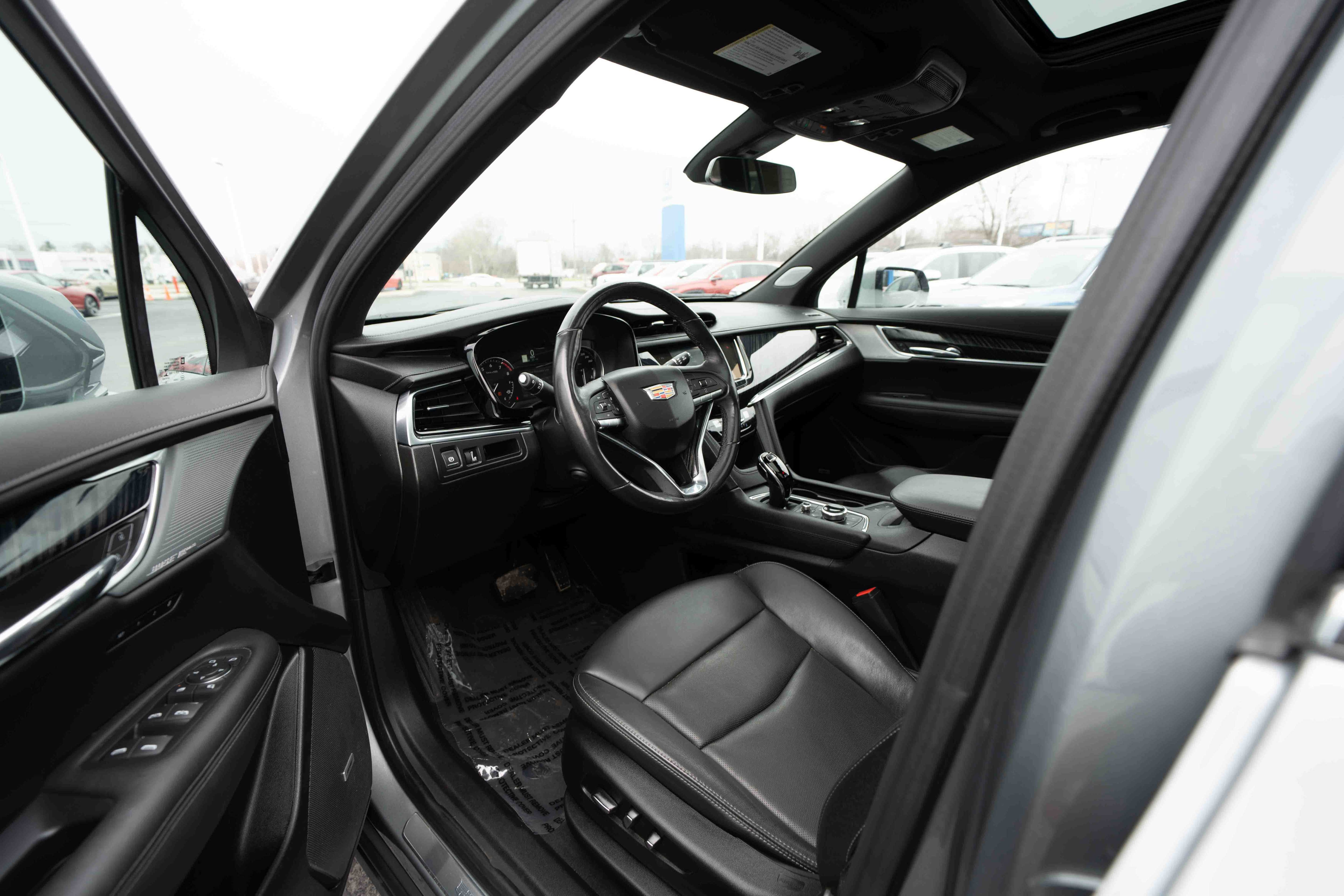 Used 2023 Cadillac XT6 Premium Luxury image 8