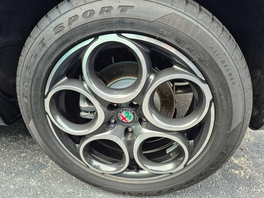 New 2025 Alfa Romeo Stelvio Sprint image 9