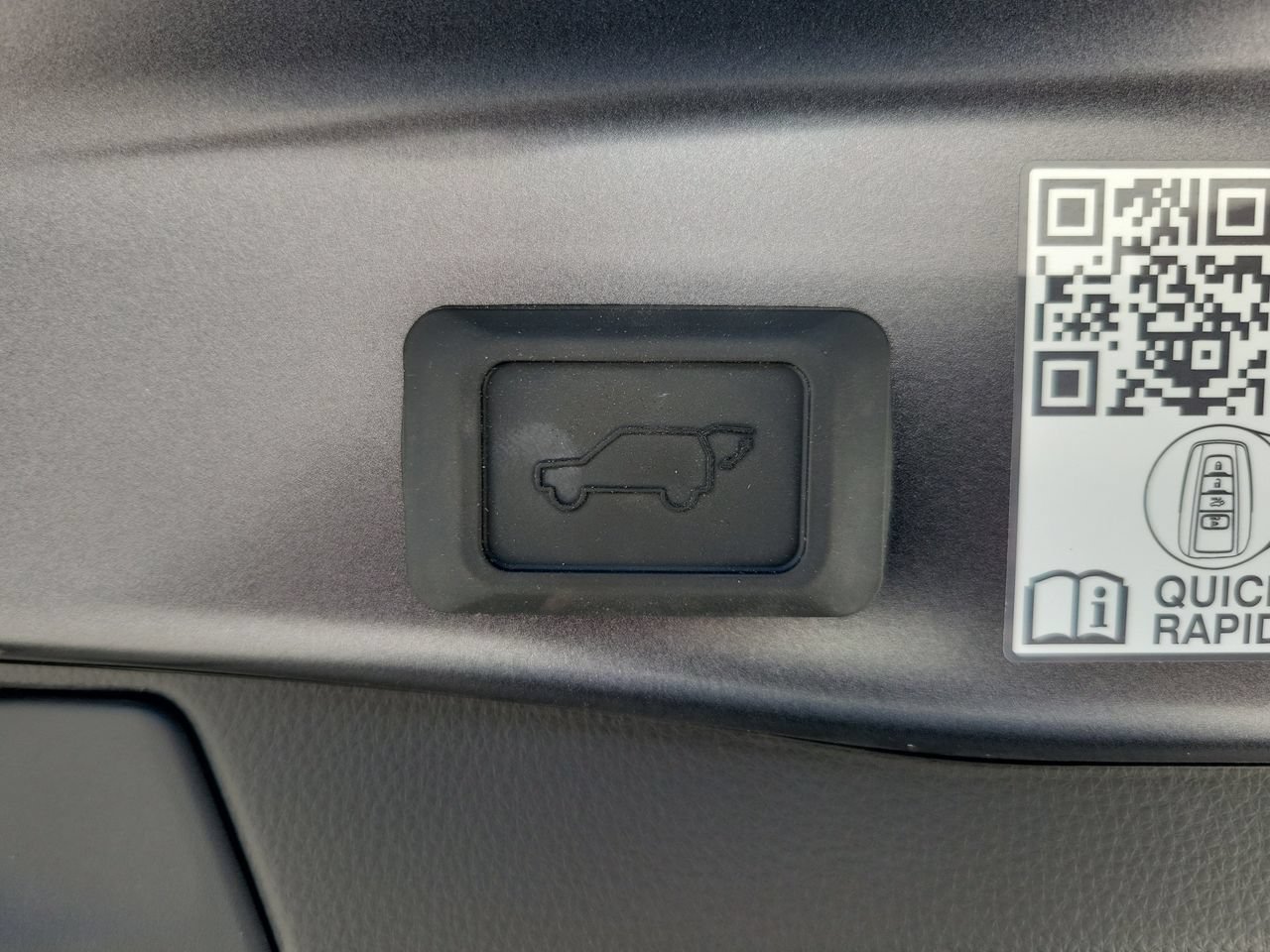 Used 2024 Toyota RAV4 XSE AWD/4WD image 9