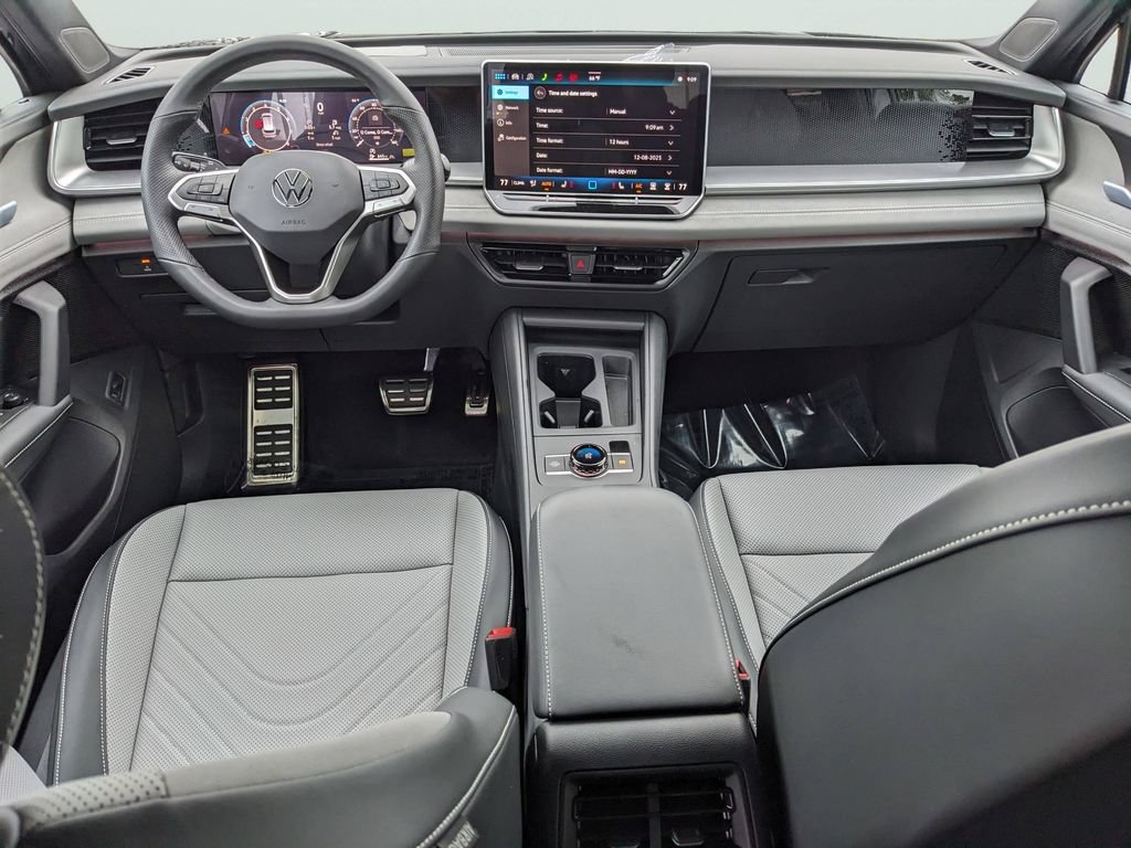 New 2026 Volkswagen Tiguan SE R-Line AWD/4WD image 16