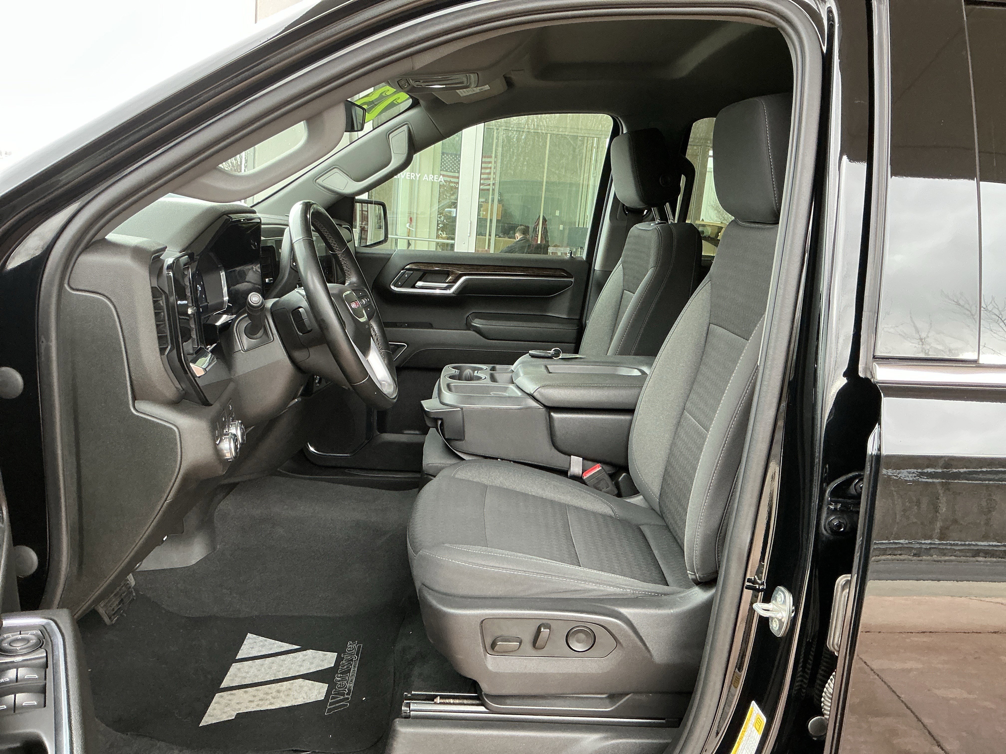 Used 2023 GMC Sierra 1500 SLE w/ Enhanced Capability Package AWD/4WD image 6