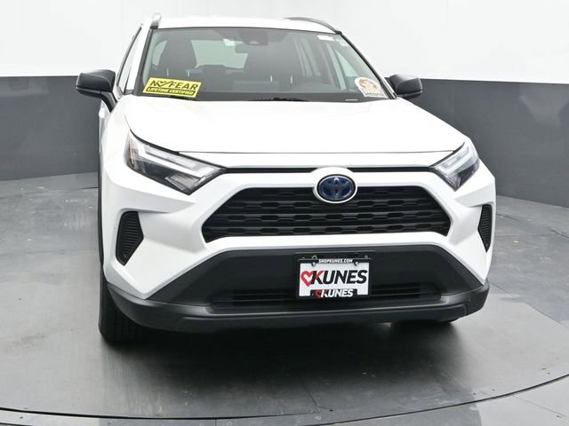 Used 2024 Toyota RAV4 LE AWD/4WD image 3