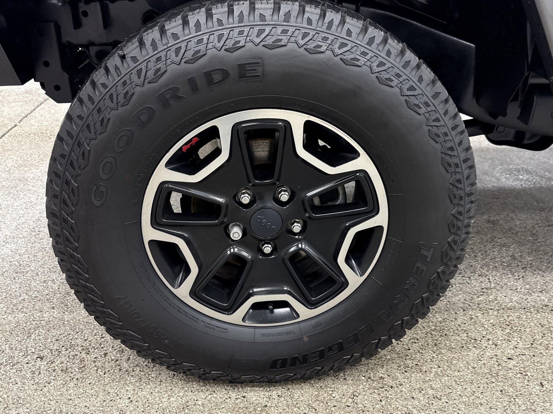 Used 2016 Jeep Wrangler Unlimited Rubicon image 2