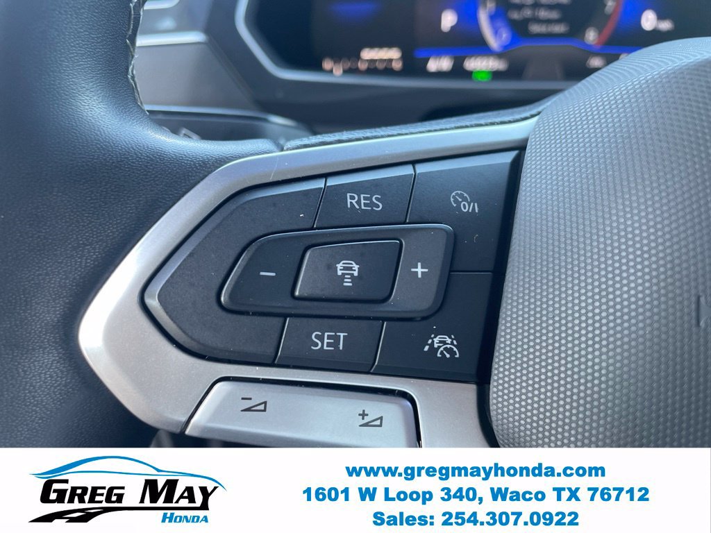 Used 2024 Volkswagen Tiguan SE w/ Panoramic Sunroof Package FWD image 16