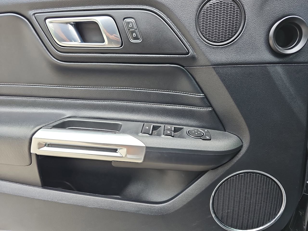 Used 2018 Ford Mustang Premium w/ Equipment Group 201A RWD image 32