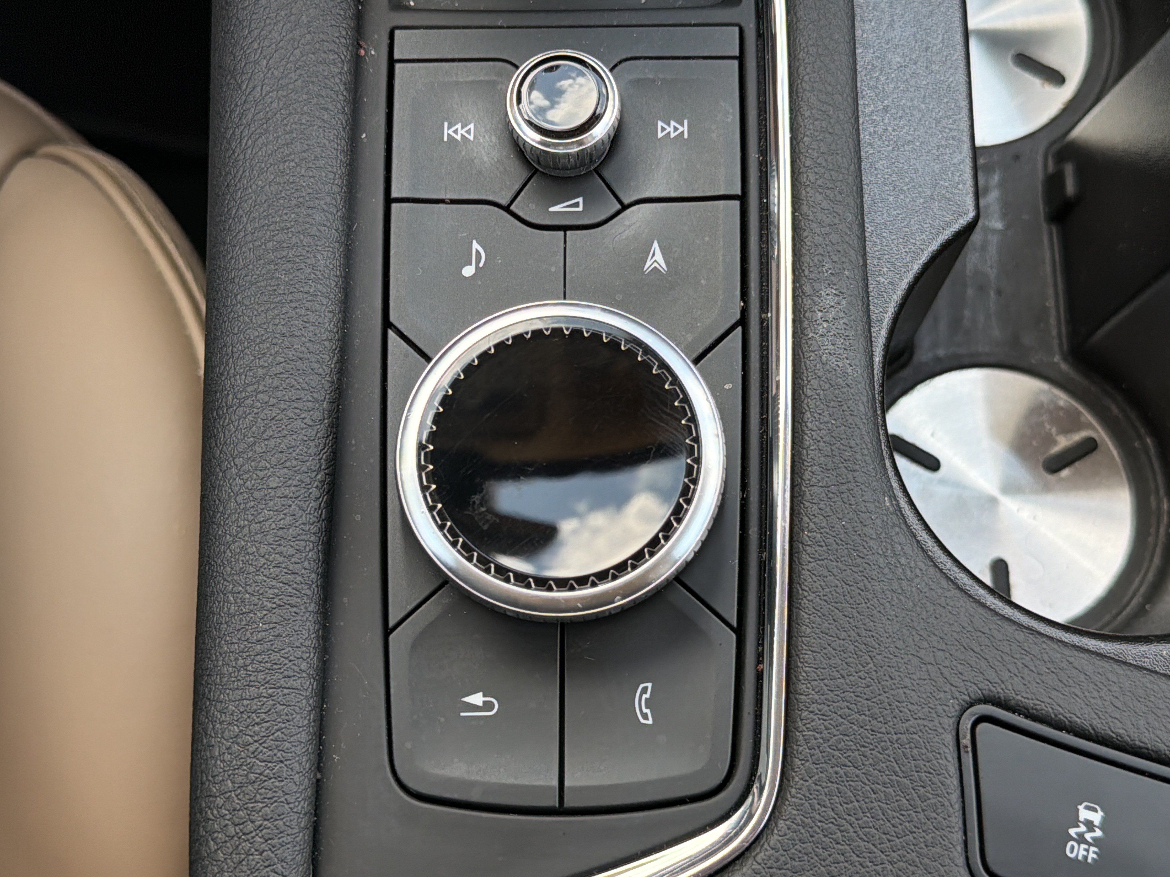 Used 2024 Cadillac XT5 Sportv w/ Platinum Package AWD/4WD image 9