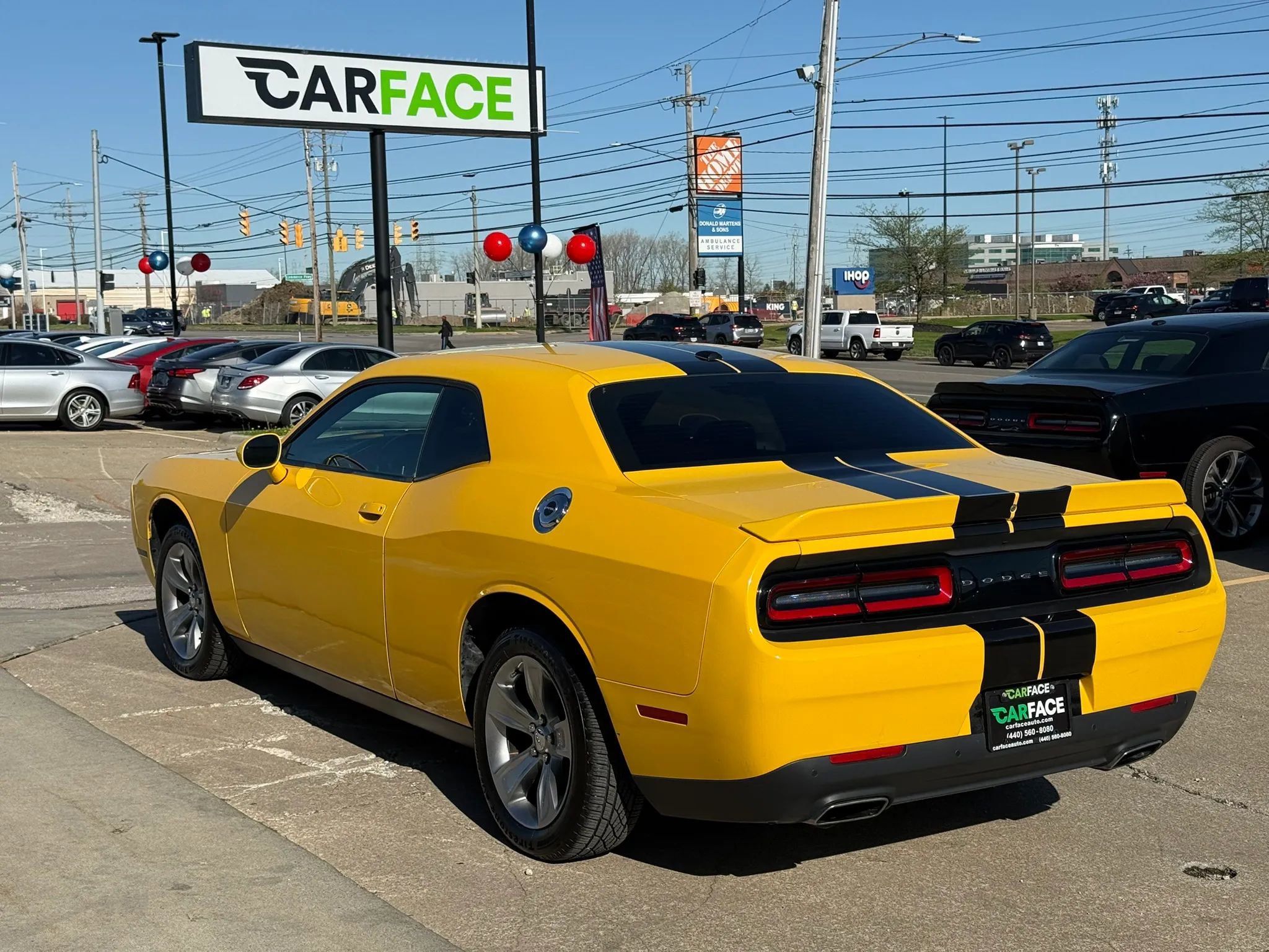 Used 2018 Dodge Challenger SXT w/ Driver Convenience Group RWD image 8