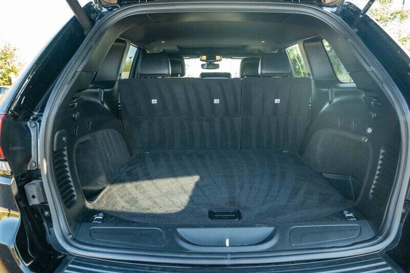 Used 2020 Jeep Grand Cherokee Altitude image 18