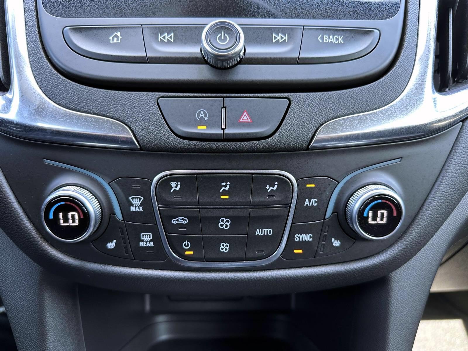 Used 2023 Chevrolet Equinox LT AWD/4WD image 23