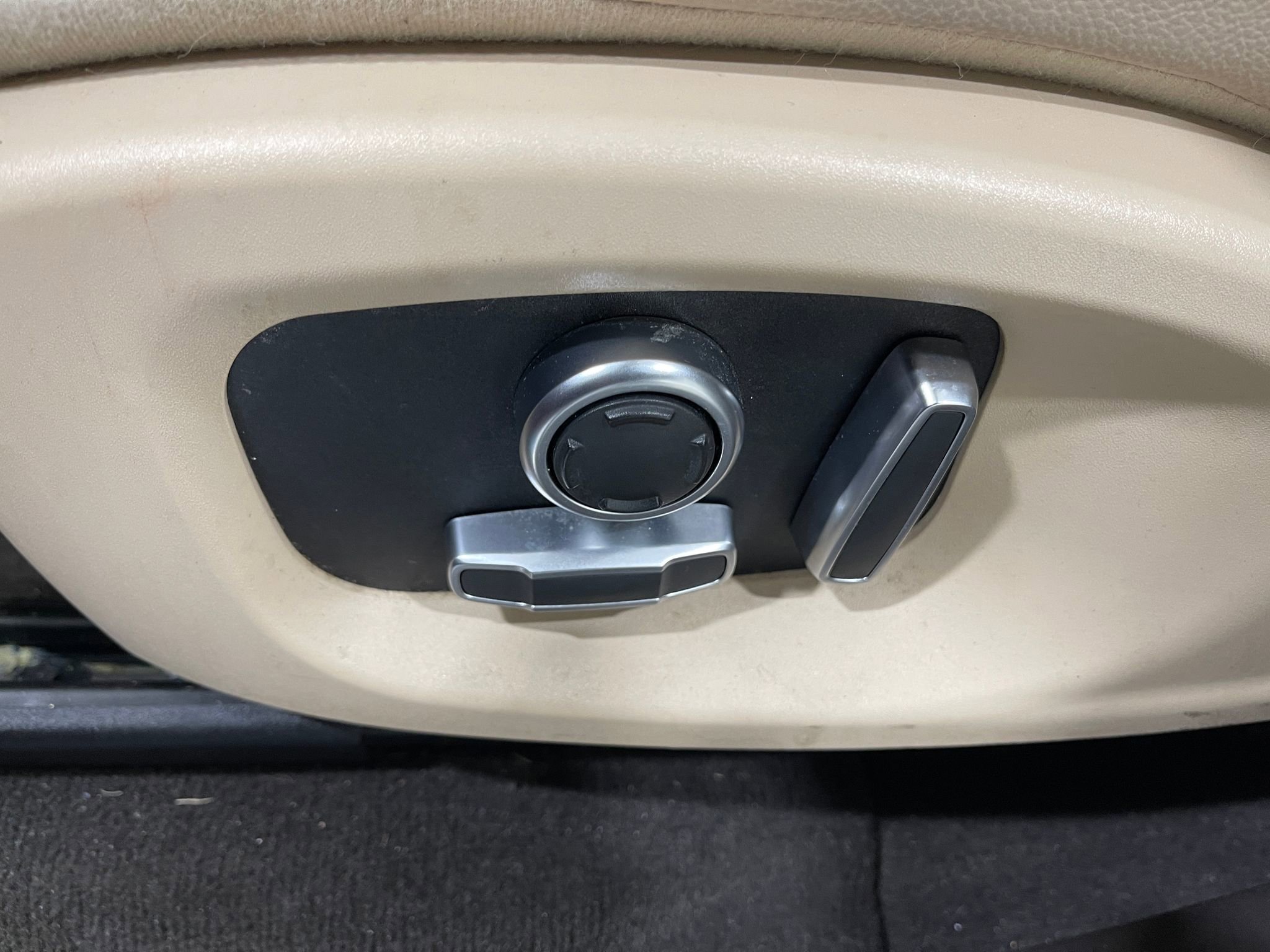 Used 2019 Jaguar F-PACE Prestige image 18