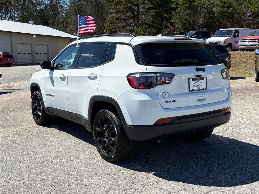 Used 2026 Jeep Compass Latitude AWD/4WD image 5