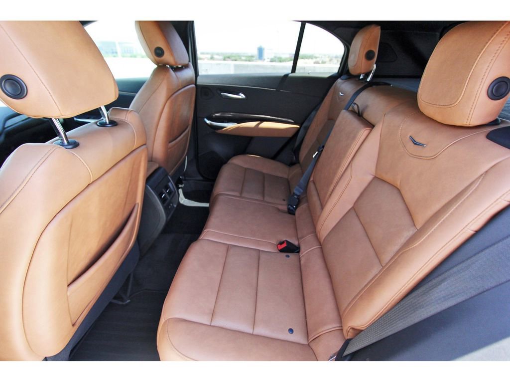 Used 2022 Cadillac XT4 Premium Luxury w/ Enhanced Visibility Package image 7