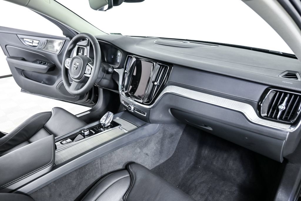 Certified 2024 Volvo V60 B5 Cross Country Ultimate image 26