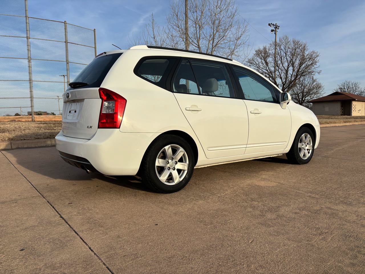 Used 2007 Kia Rondo LX FWD image 24