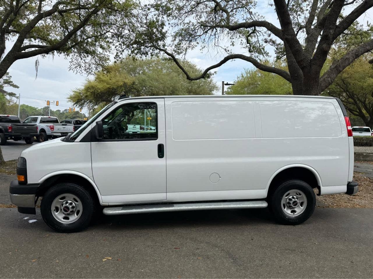 Used 2024 GMC Savana 2500 w/ Driver Convenience Package RWD image 2