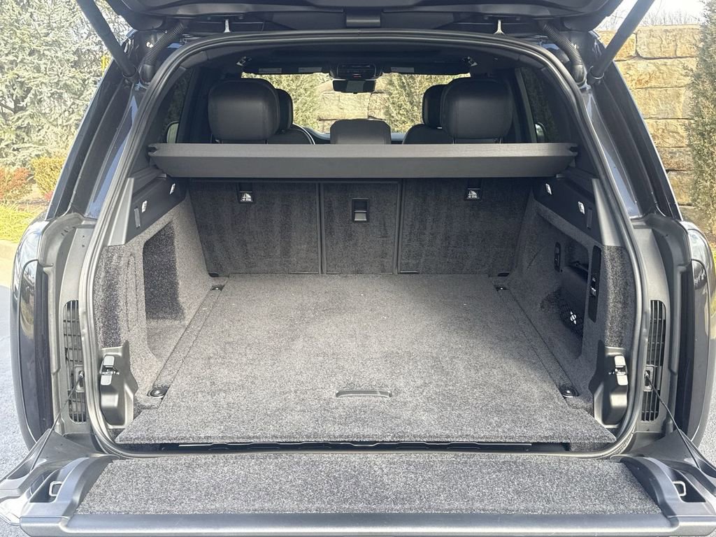 Certified 2023 Land Rover Range Rover SE image 18
