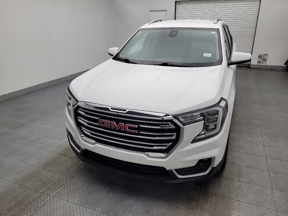 Used 2024 GMC Terrain SLT image 15