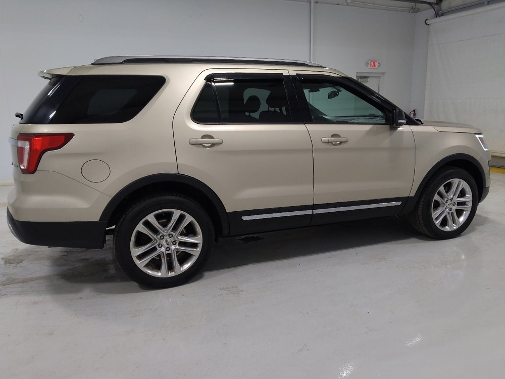 Used 2017 Ford Explorer XLT w/ Equipment Group 202A image 10