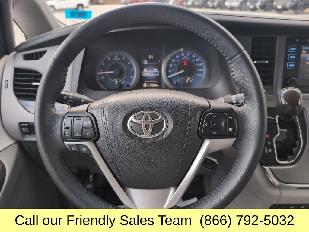 Used 2017 Toyota Sienna XLE Premium image 16