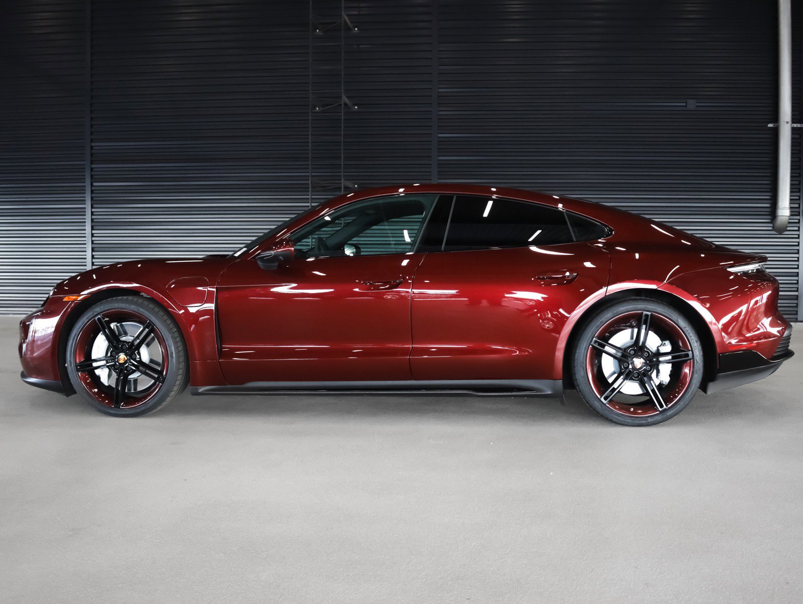 Used 2022 Porsche Taycan image 2