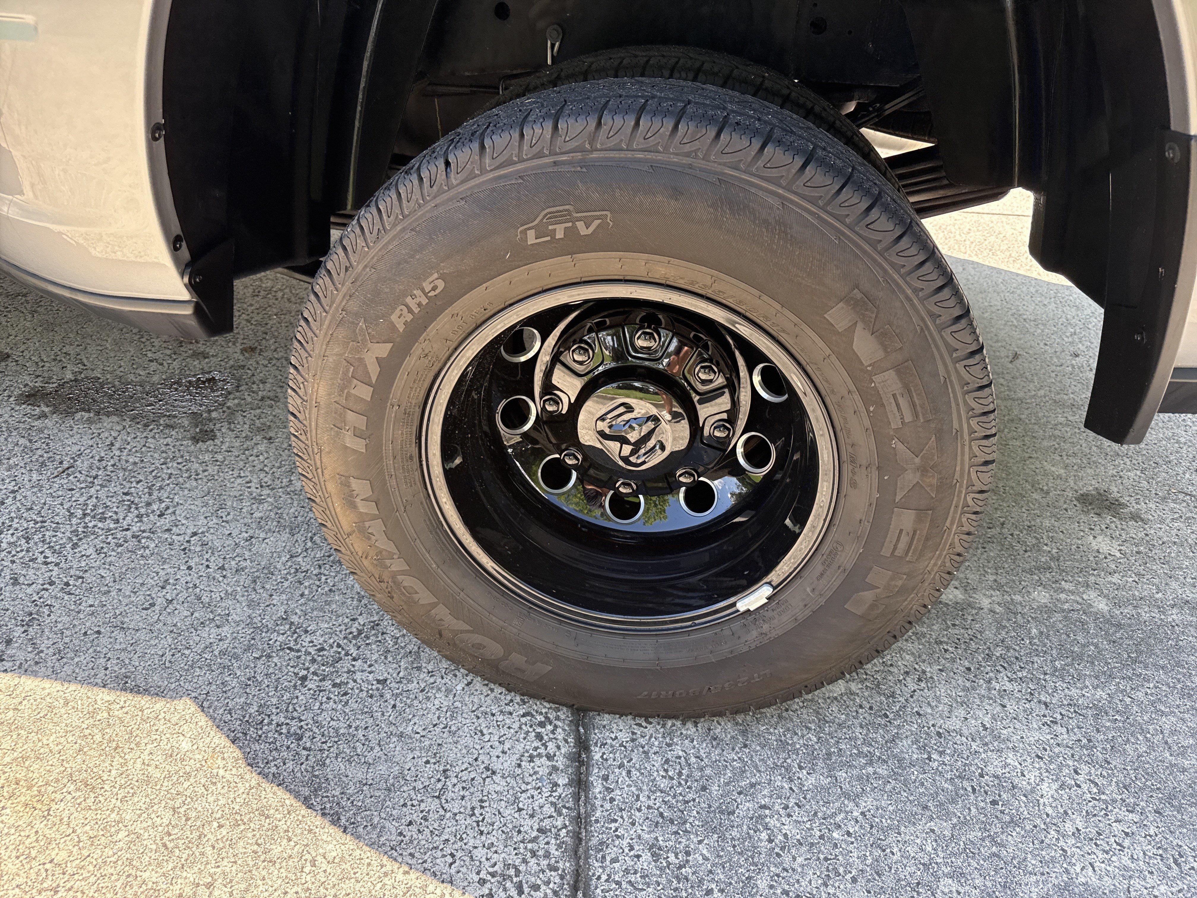 Used 2024 RAM 3500 Laramie w/ Night Edition AWD/4WD image 18