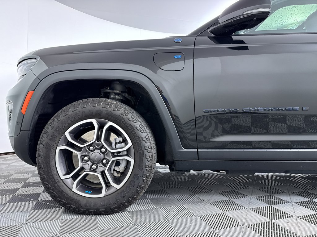 Used 2023 Jeep Grand Cherokee Trailhawk w/ Advanced Protech Group II AWD/4WD image 23