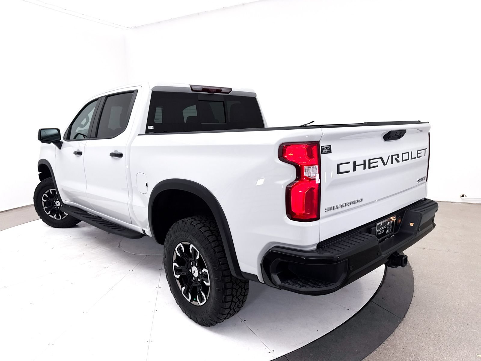 Used 2024 Chevrolet Silverado 1500 ZR2 w/ Technology Package AWD/4WD image 2