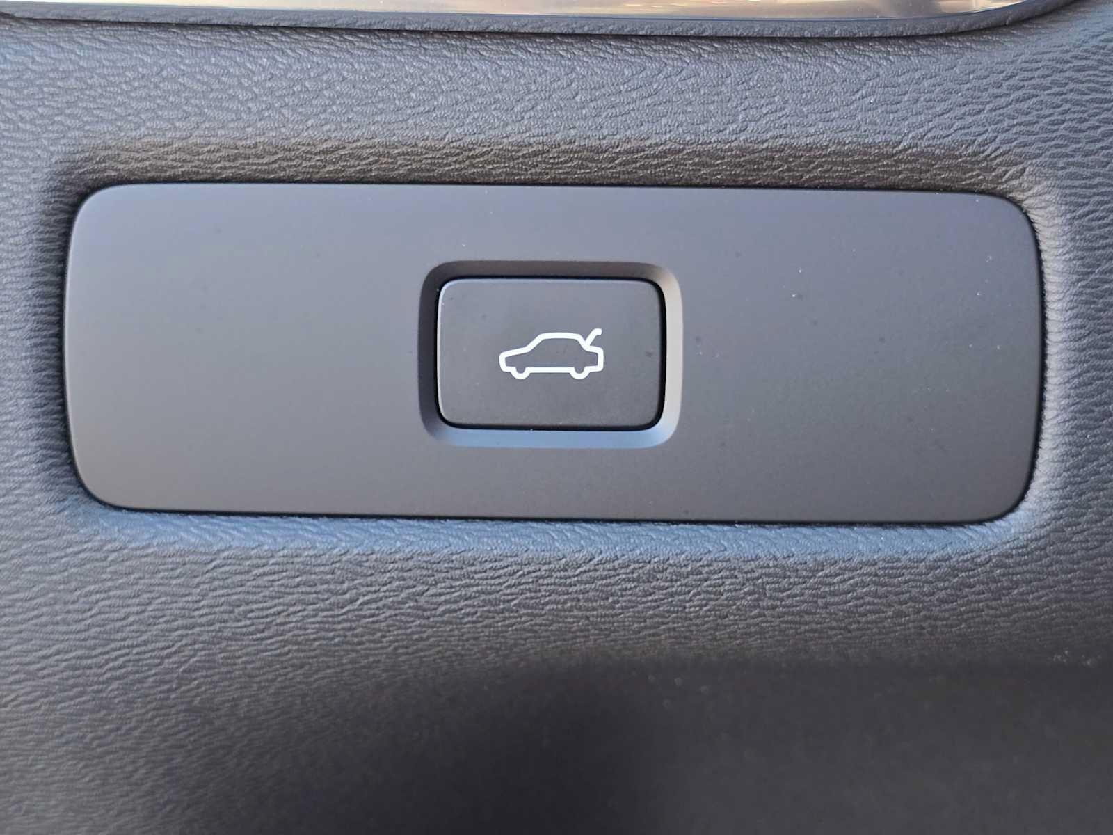 New 2027 Volvo XC60 B5 Plus AWD/4WD image 33