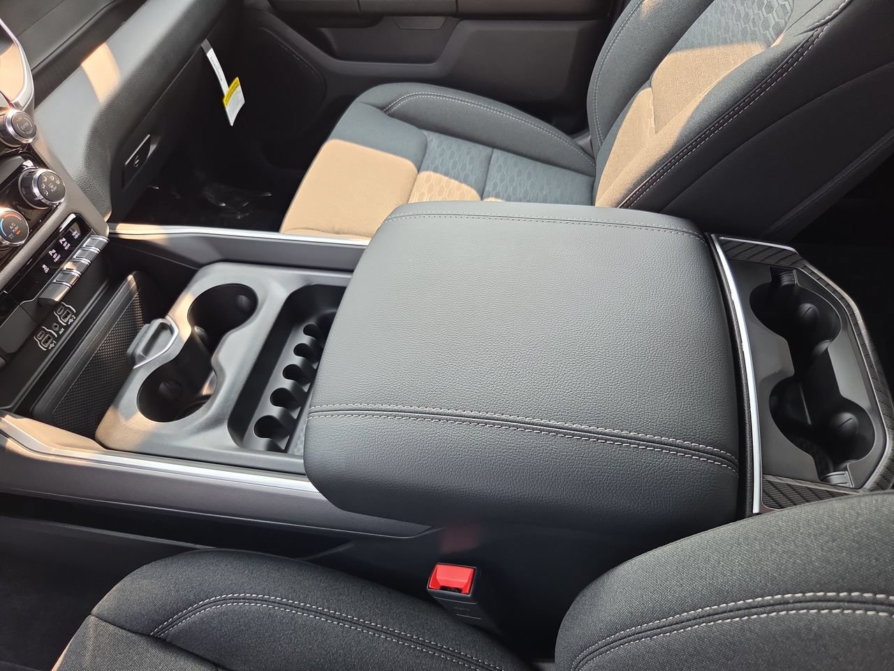 New 2026 RAM 1500 Express AWD/4WD image 31