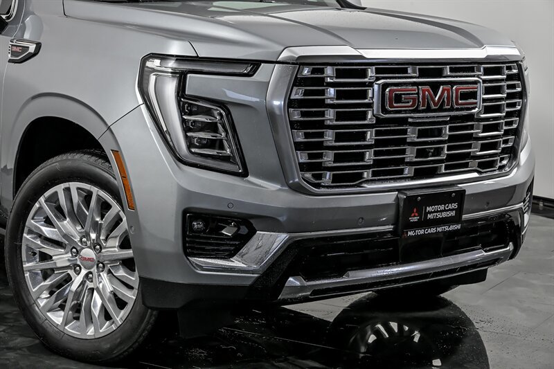 Used 2025 GMC Yukon Denali w/ Denali Reserve Package RWD image 2