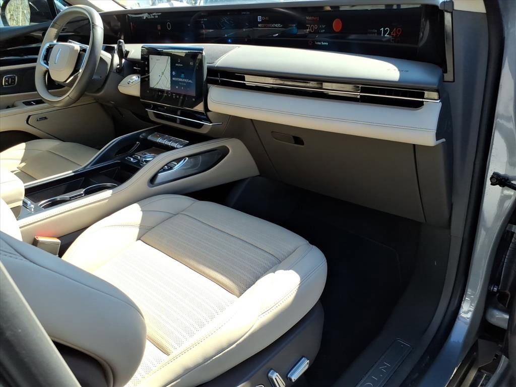 Certified 2025 Lincoln Nautilus Reserve w/ Jet Appearance Package AWD/4WD image 9