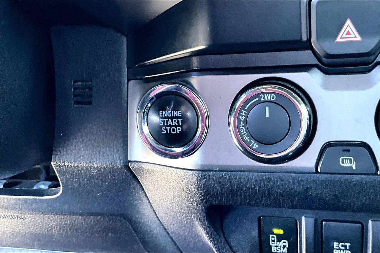 Used 2019 Toyota Tacoma Limited image 27