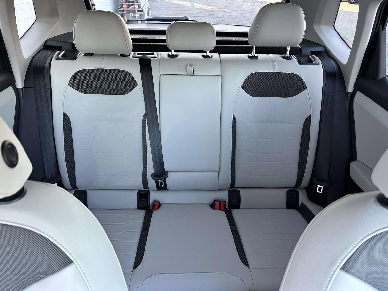 New 2026 Volkswagen Taos SE FWD image 14