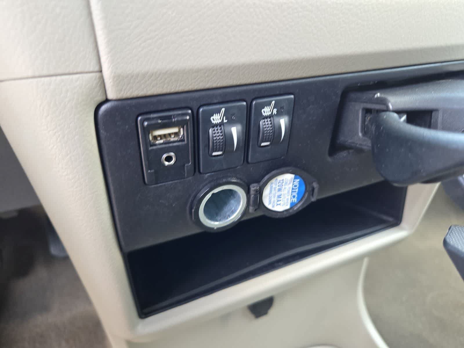 Used 2015 Toyota Sienna XLE w/ XLE Navigation Package FWD image 31