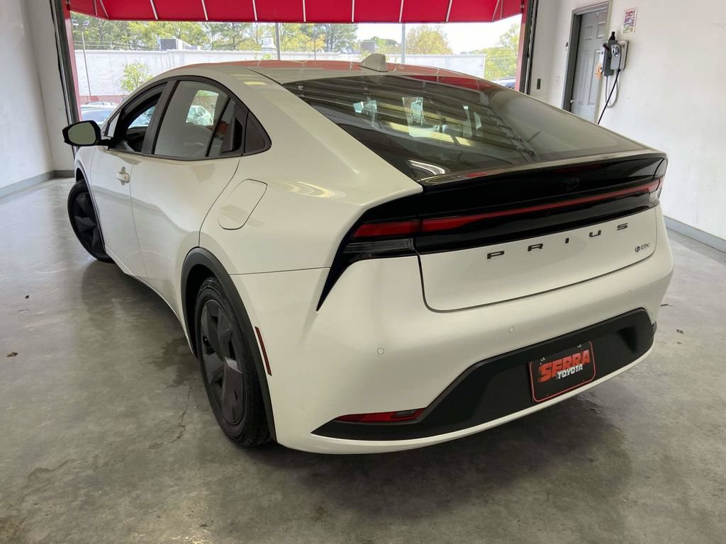 Used 2025 Toyota Prius LE FWD image 5