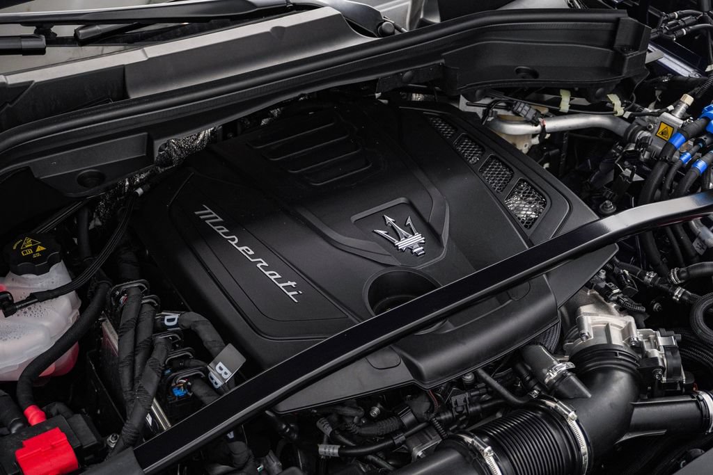 Certified 2025 Maserati Grecale Modena AWD/4WD image 28