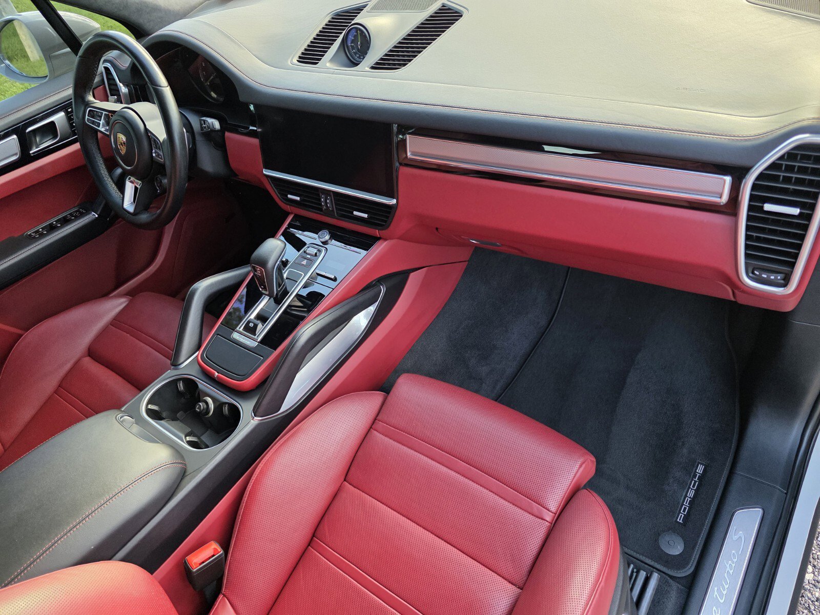 Used 2021 Porsche Cayenne Turbo S AWD/4WD image 28