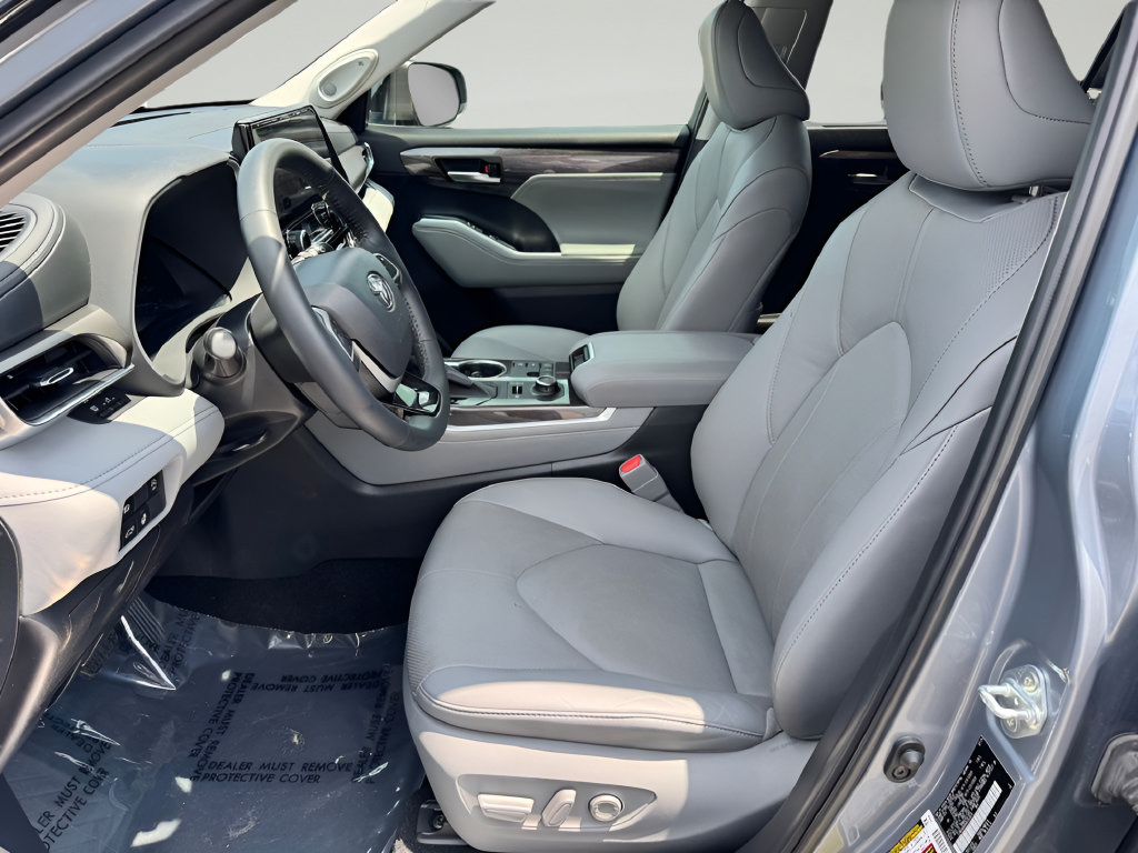 Used 2024 Toyota Highlander Limited AWD/4WD image 33