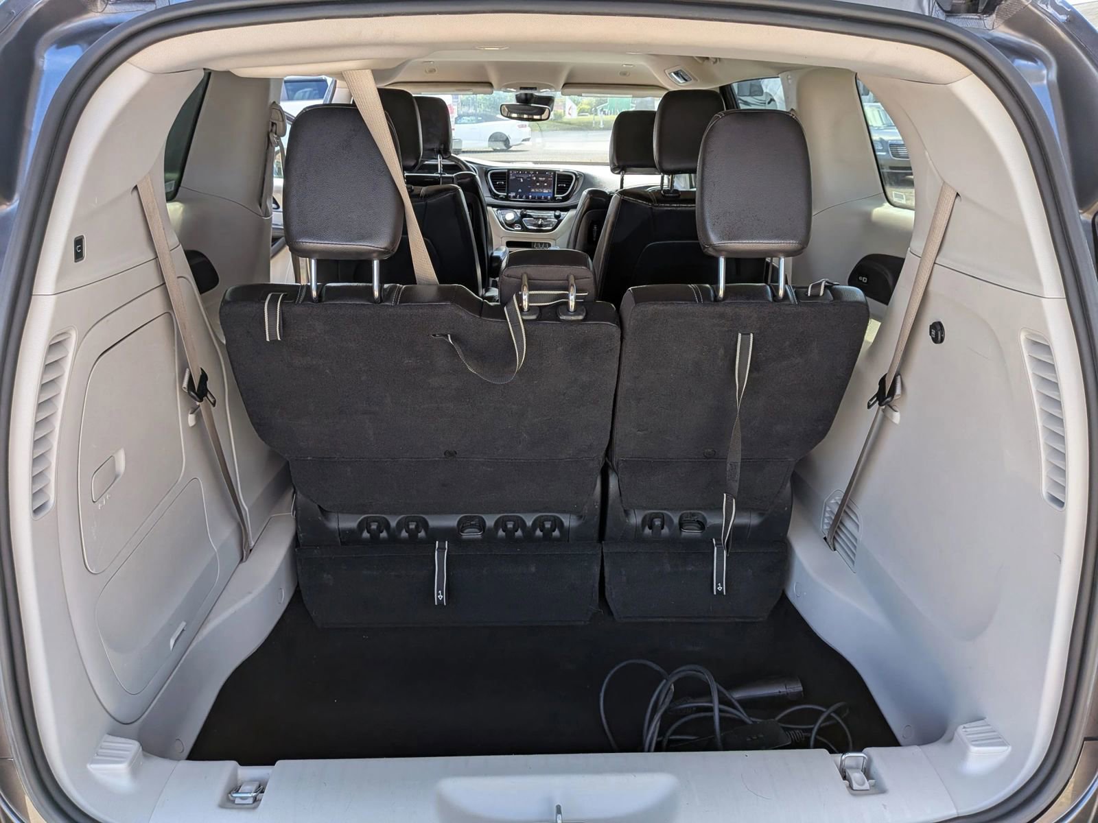 Used 2022 Chrysler Pacifica Touring-L w/ Uconnect Theater Family Group FWD image 39