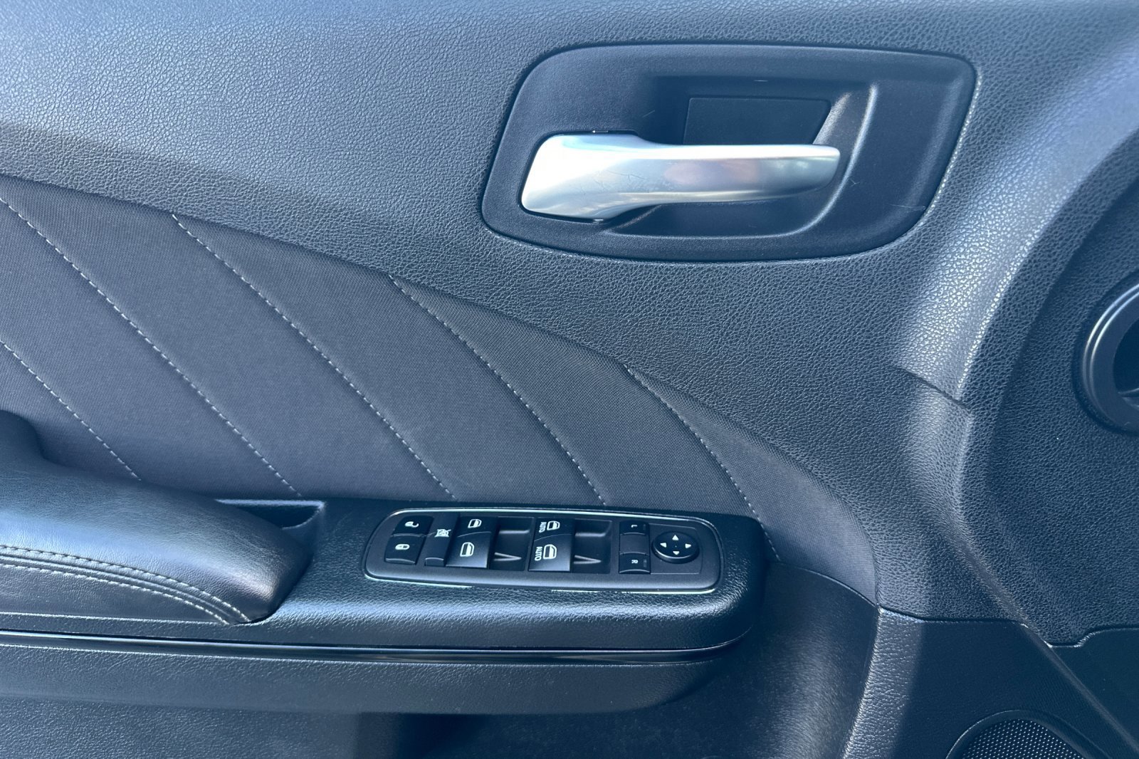 Used 2022 Dodge Charger R/T w/ Blacktop Package image 12