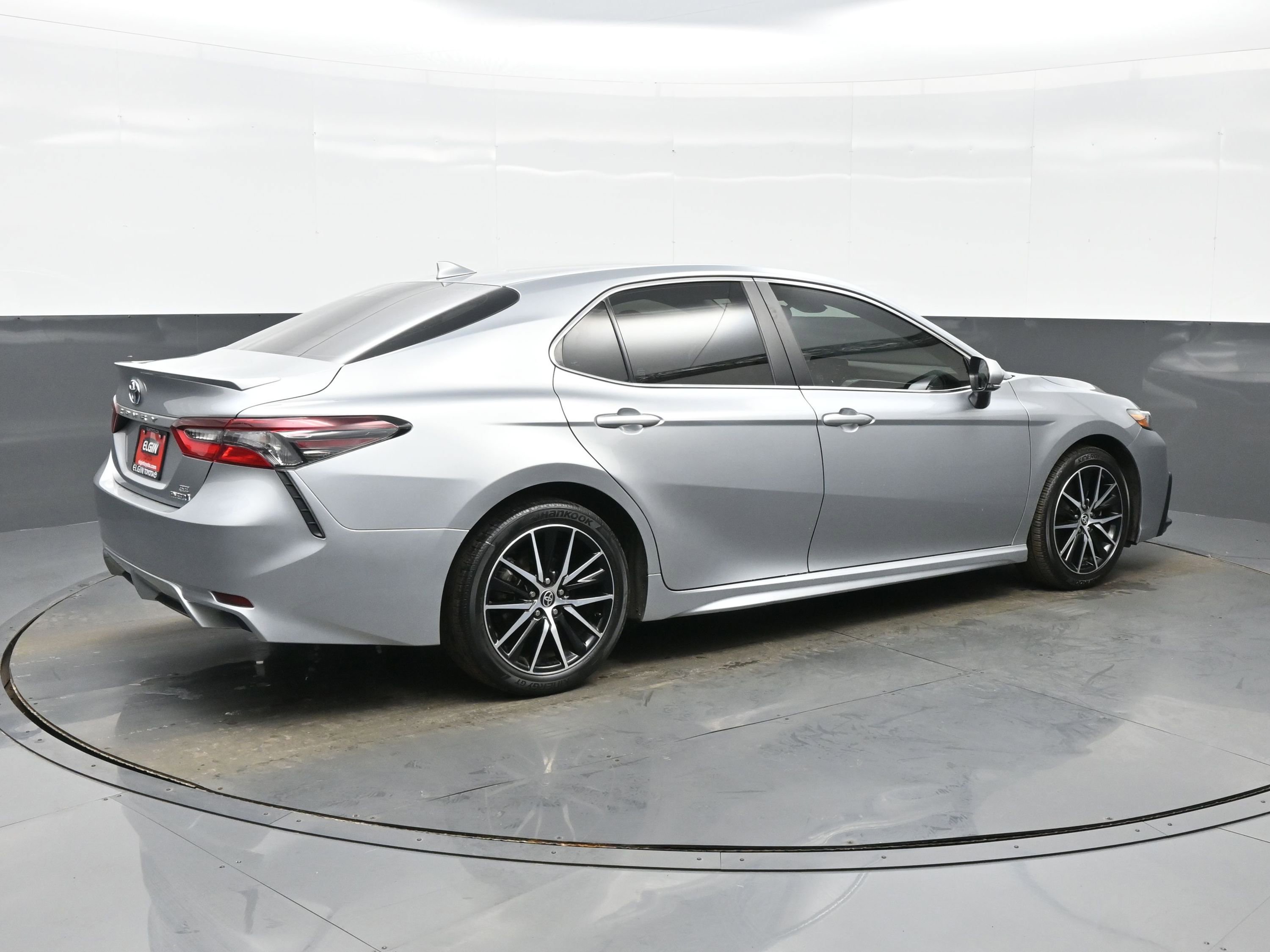 Used 2023 Toyota Camry SE image 6