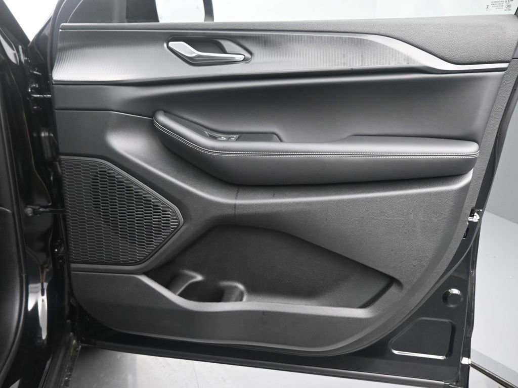 New 2025 Jeep Grand Cherokee L Laredo w/ Luxury Tech Group I image 22